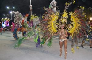 53-TRAJES HUALOQ ALA