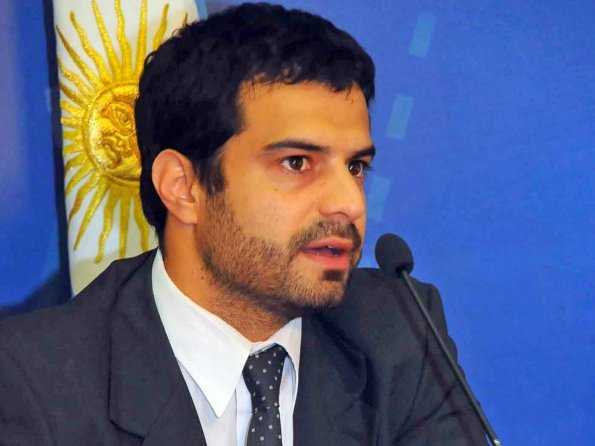MAURO FLORES