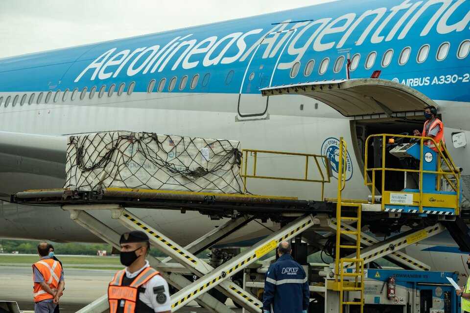 avion con carga de vacunas