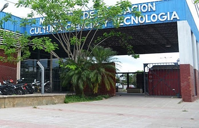 MinisterioEducacion-Entrada-696x447