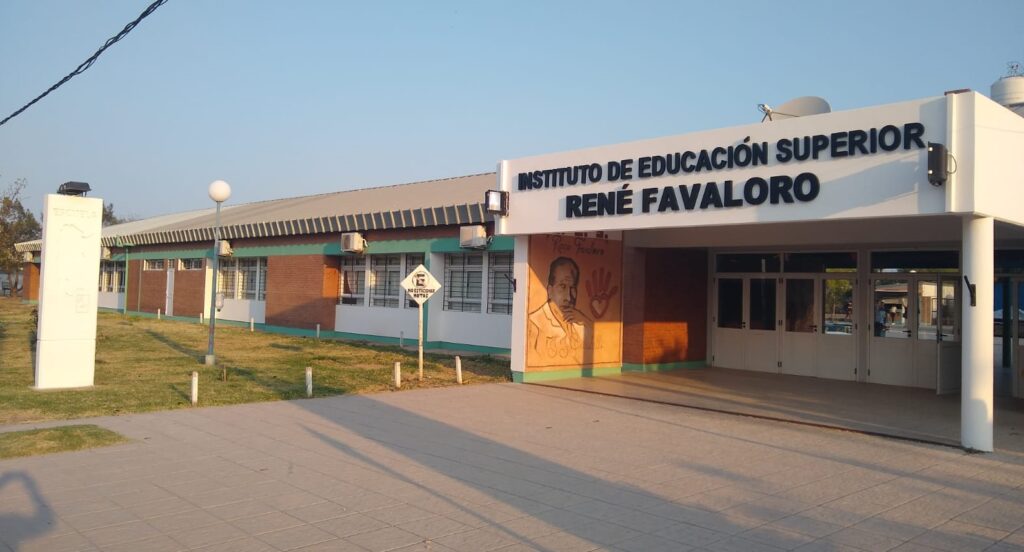IES RENE FAVALORO