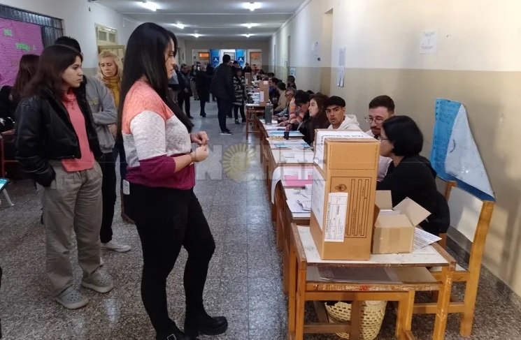 jovenes votando