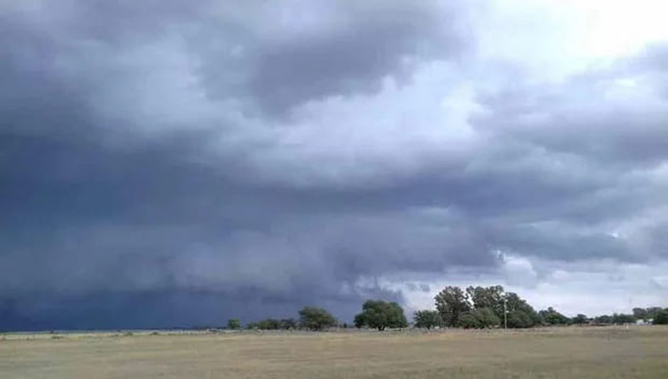 Cuando-llega-la-tormenta-de-Santa-Rosa-a-la-ciudad-de-Pergamino-1aee95