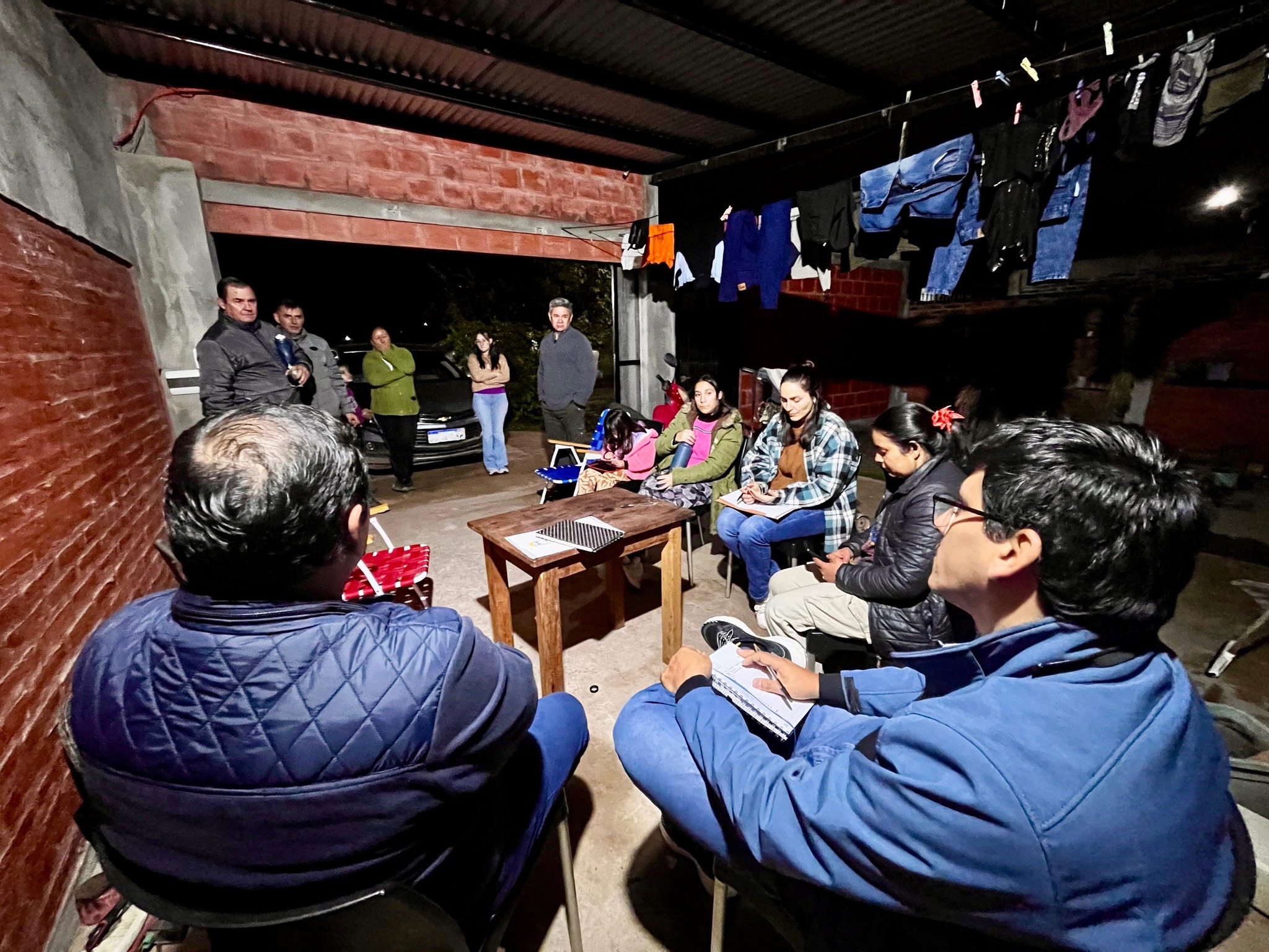 Reunión con vecinos del barrio «La Amistad» – DIARIOCASTELLI